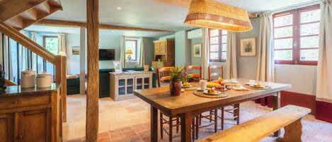 House, 2 Bedrooms, Non Smoking, Garden View | Living area