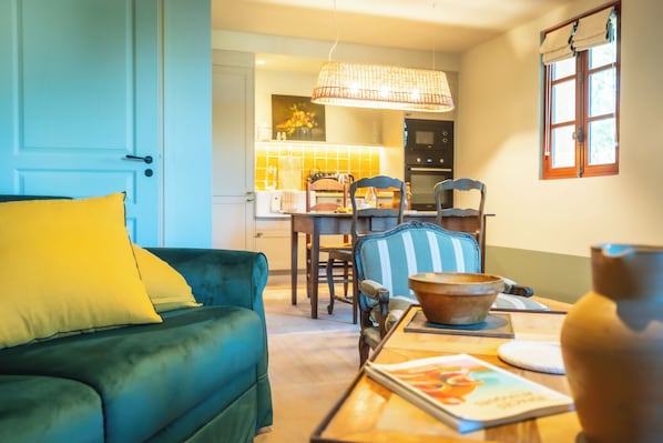 Rumah, 1 Tempat Tidur Queen dengan tempat tidur Sofa, Bebas Asap Rokok, pemandangan kebun | Area keluarga