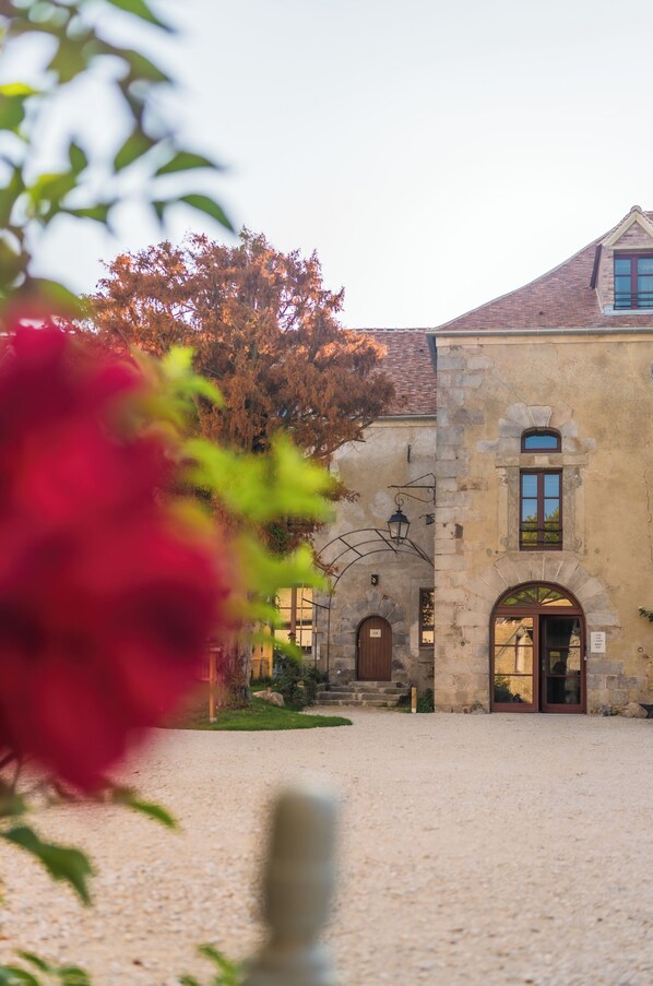 Front of property - Domaine de Richebourg (Richebourg)