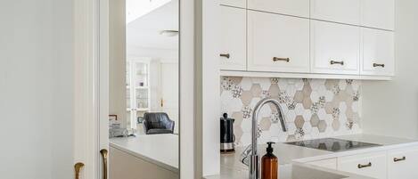 Kühlschrank, Ofen, Herdplatte, Geschirrspüler