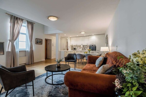 Televisión y oficina 