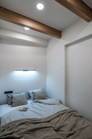 3 bedrooms, iron/ironing board, travel crib, WiFi