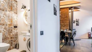 Shower, free toiletries, hair dryer, towels