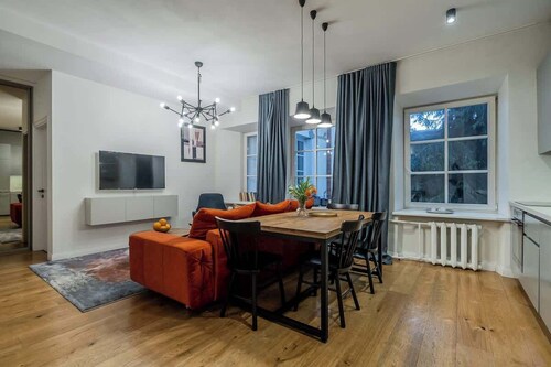 Domillion new modern 2bdr. City Hall apt. D1117B