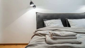 1 bedroom, iron/ironing board, travel cot, WiFi