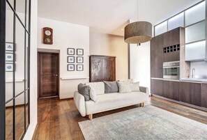 Televisión y oficina 