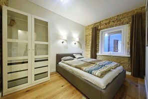 3 bedrooms, iron/ironing board, travel cot, WiFi