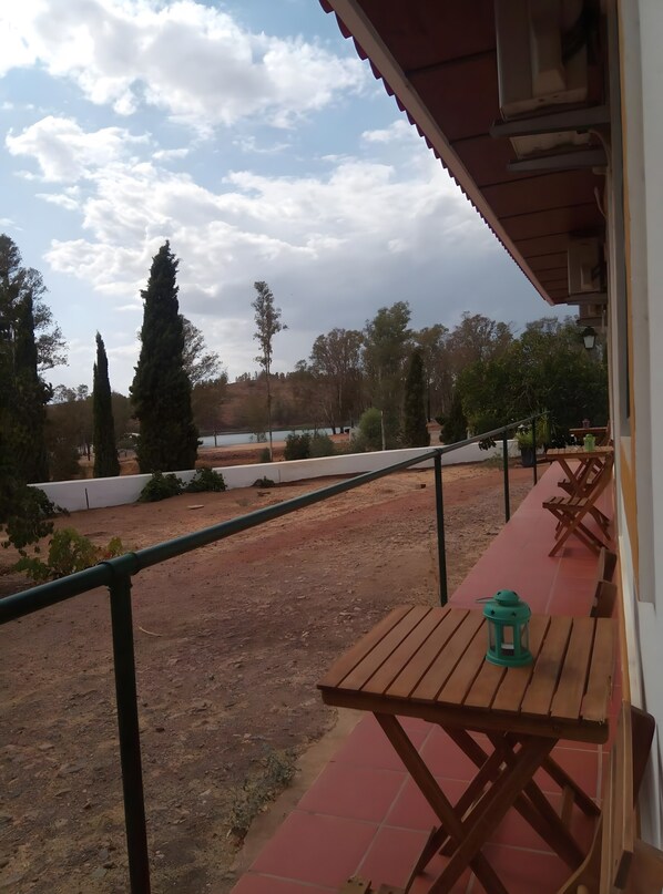 Property grounds - Apartment 'Amoreira' with Lake View, Wi-Fi and Air Conditioning (Mina de São Domingos)