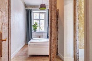 3 dormitoris, planxa i posts de planxar, wifi i roba de llit 