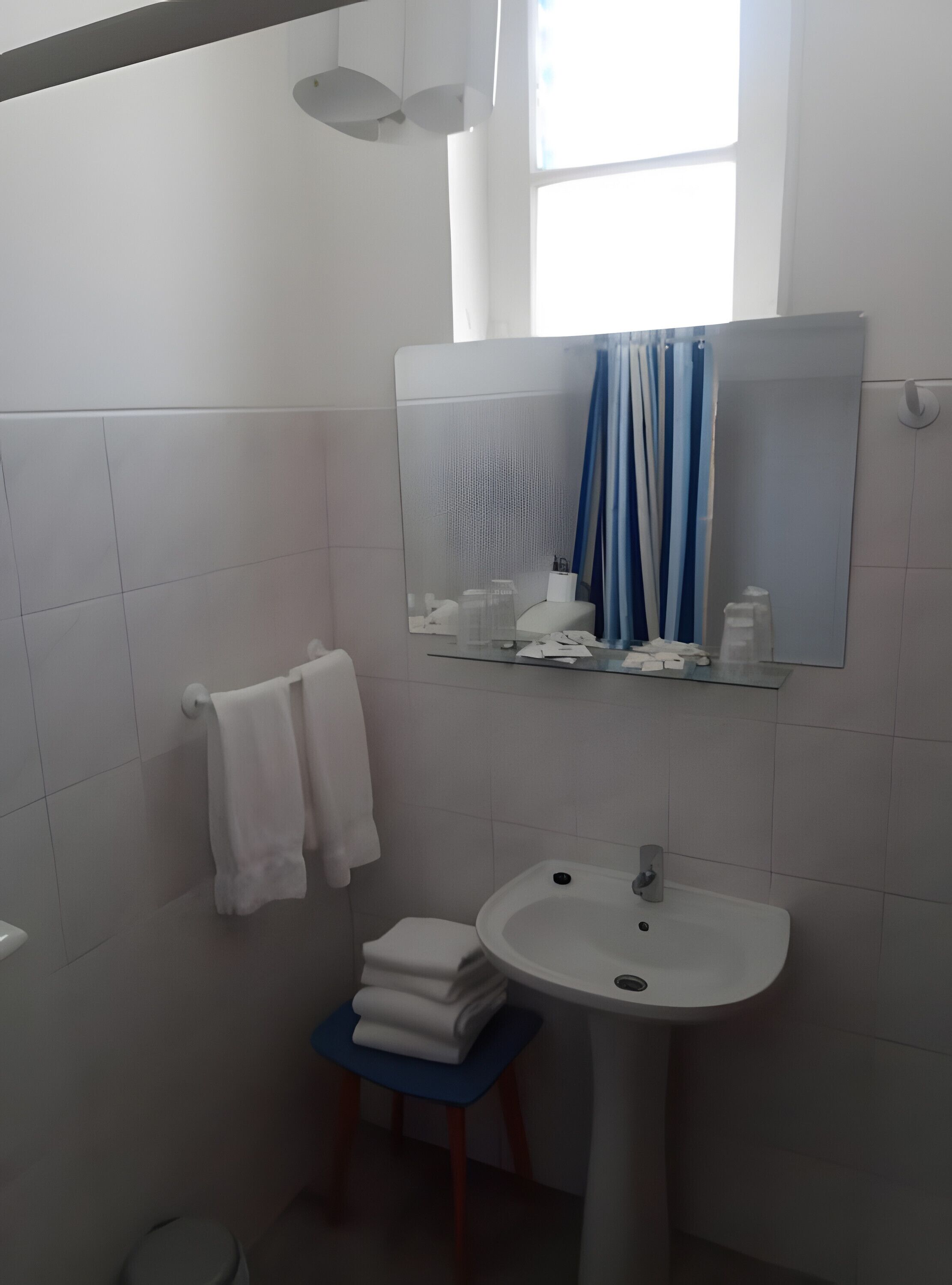 Een douche, handdoeken