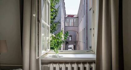 Domillion 2bdr Quiet & light City Hall apt. D1117A