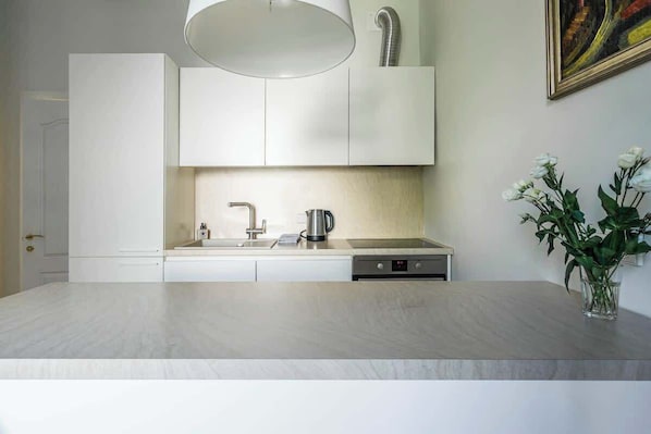 Refrigerador, horno, placa de cocina, lavavajillas