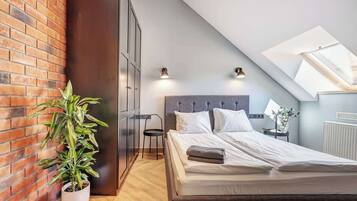 1 habitación, tabla de planchar con plancha, cuna de viaje y wifi