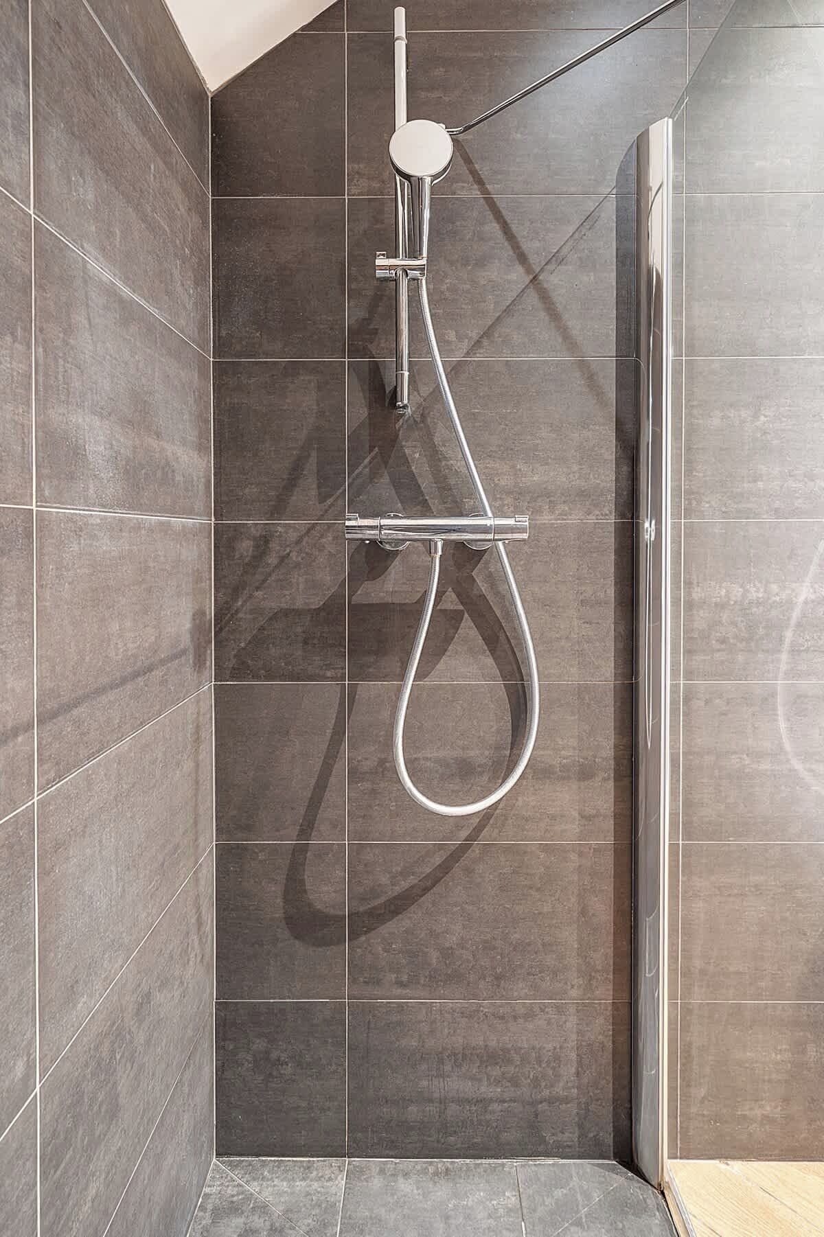 Een douche, een haardroger