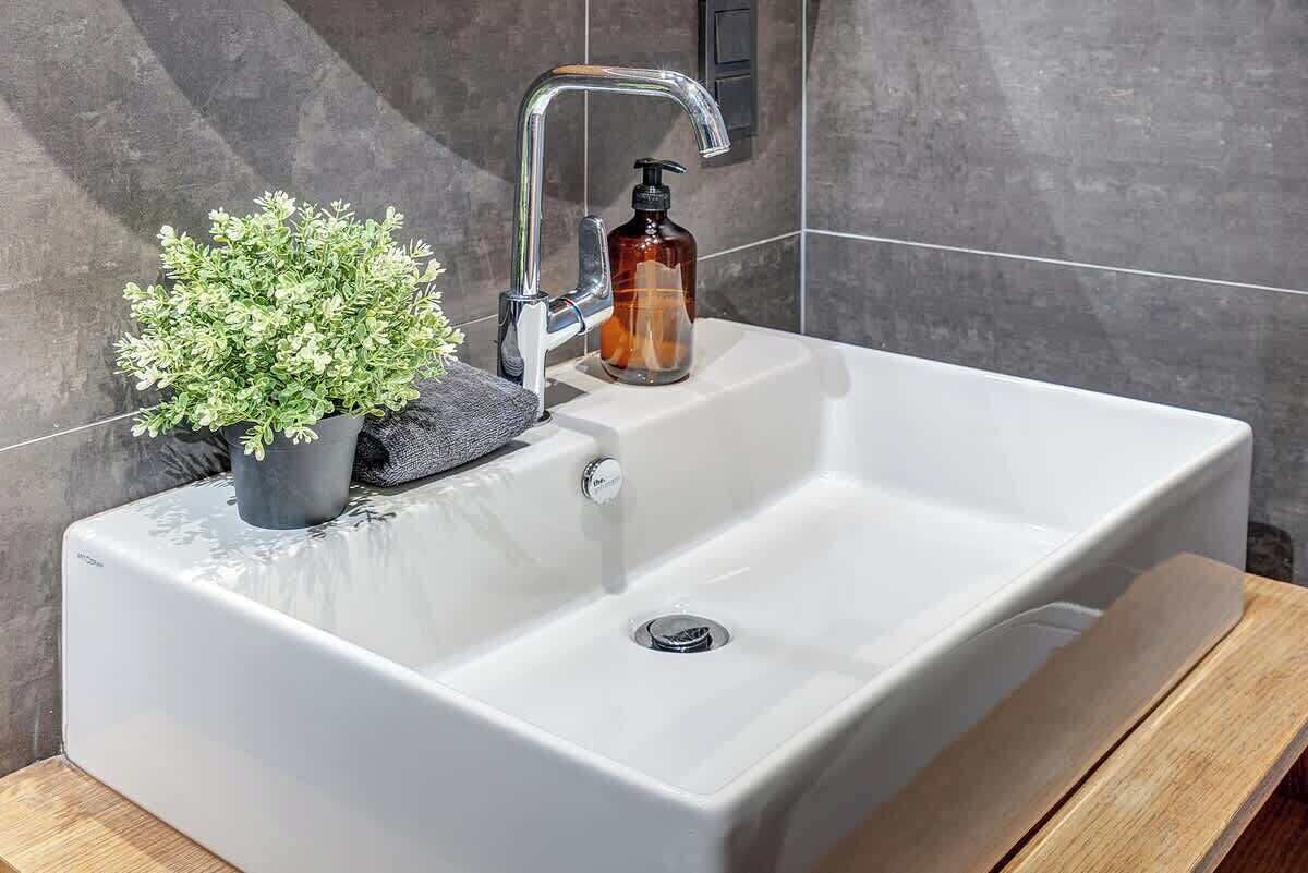 Douche, sèche-cheveux