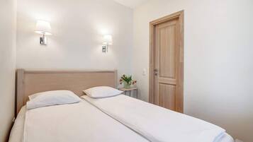 1 bedroom, iron/ironing board, travel cot, WiFi