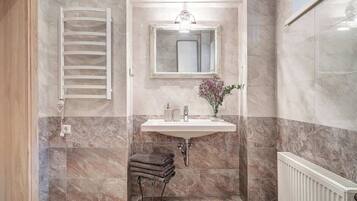 Doccia, asciugacapelli