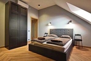 1 bedroom, iron/ironing board, travel crib, WiFi