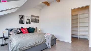 Iron/ironing board, travel crib, WiFi, bed sheets