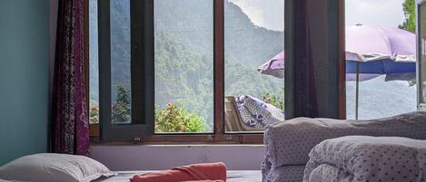 6 bedrooms, WiFi, bed sheets