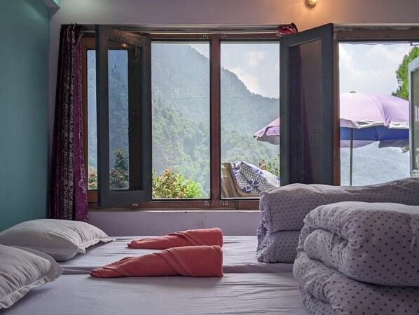 6 bedrooms, WiFi, bed sheets