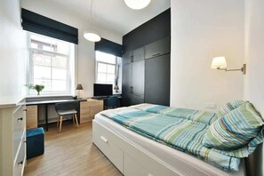 5 habitaciones, tabla de planchar con plancha y wifi