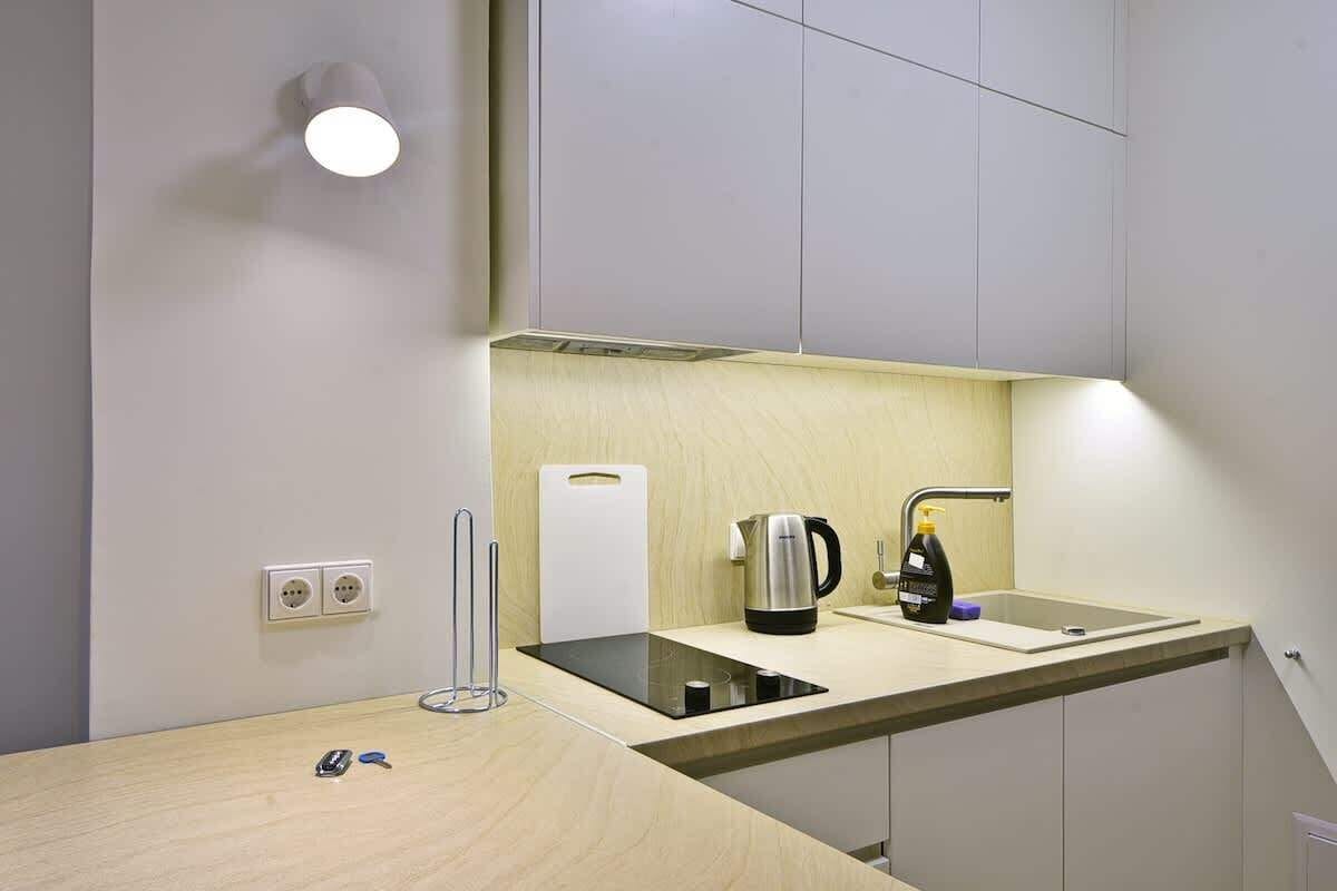 Refrigerador, placa de cocina, lavavajillas, cafetera/tetera