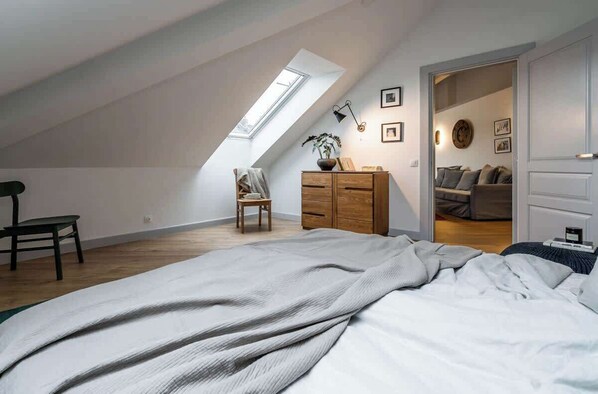 2 habitaciones, tabla de planchar con plancha, cuna de viaje y wifi