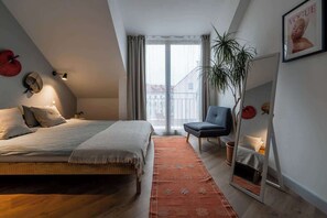 2 bedrooms, iron/ironing board, travel cot, WiFi