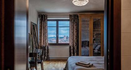 Domillion 2bdr old town apt w views, parking A127