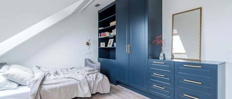 3 habitaciones, tabla de planchar con plancha, cuna de viaje y wifi