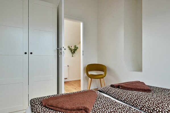 3 habitaciones, tabla de planchar con plancha, cuna de viaje y wifi