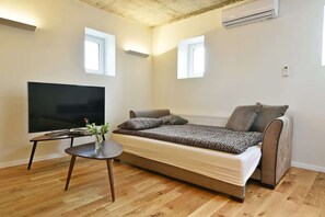 3 عدّة غرف نوم ومكواة/لوح كي وسرير سفر وواي فاي