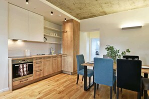 Kühlschrank, Ofen, Herdplatte, Geschirrspüler