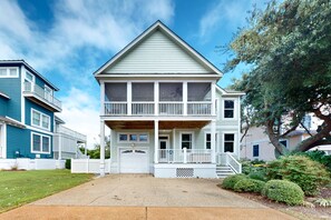 Exterior - 4BR home near the beach with athletic courts, pool (Corolla)