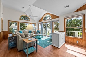 Tv, pejs, dvd-afspiller