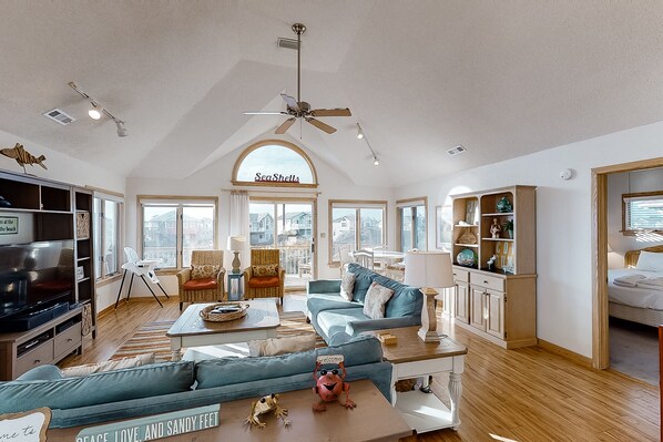 TV, DVD player - 5BR Dog Friendly | Pool | Hot Tub | Balcony (Corolla)