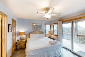 5 bedrooms, iron/ironing board, WiFi, bed sheets - 5BR Dog Friendly | Pool | Hot Tub | Balcony (Corolla)