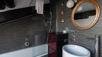 Apartment (2 Bedrooms) | 2 bedrooms, iron/ironing board, bed sheets