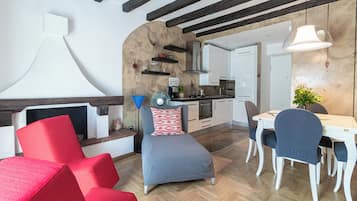 Apartment (2 Bedrooms) | Living area | TV