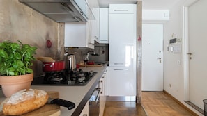 Apartment (2 Bedrooms) | Private kitchen | Microwave, oven, espresso maker, electric kettle