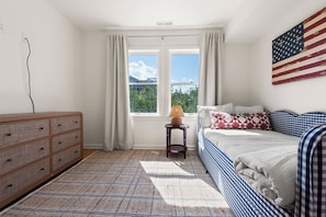 7 bedrooms, iron/ironing board, WiFi, bed sheets