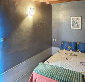 WiFi, bed sheets