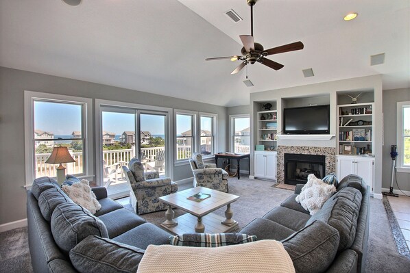 TV, fireplace, DVD player, foosball - 7BR house with pickleball lines & net (Corolla)