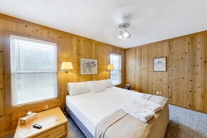 3 bedrooms, iron/ironing board, WiFi, bed sheets - Classic 3BR 2nd-Floor | Balcony | Pool (Corolla)