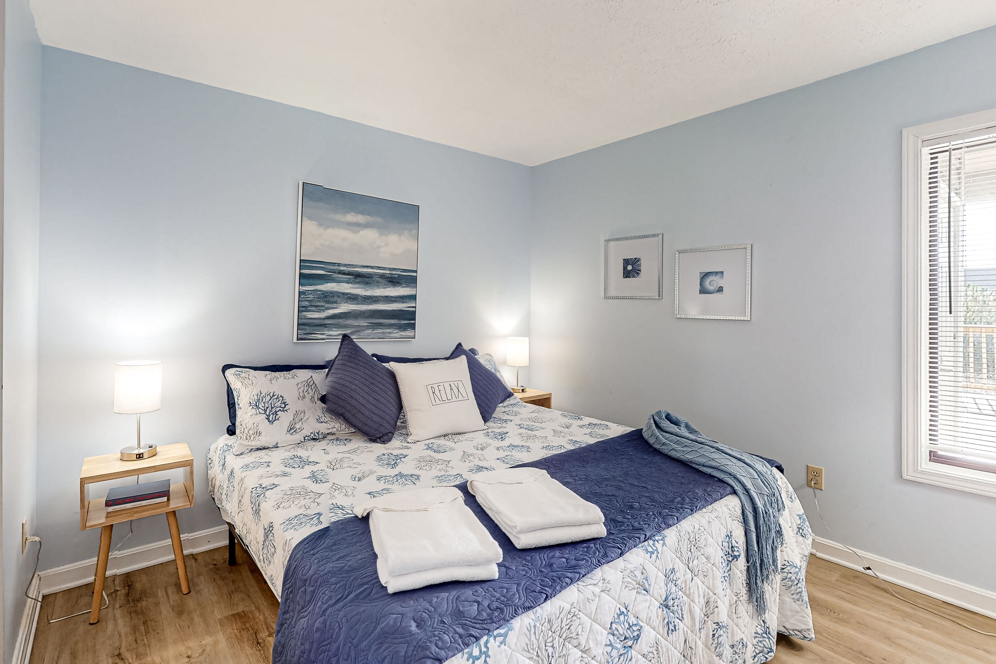 2 bedrooms, desk, iron/ironing board, WiFi
