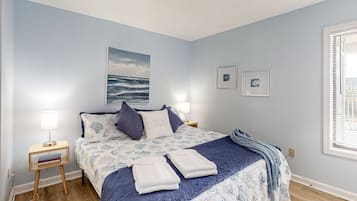 2 bedrooms, desk, iron/ironing board, WiFi