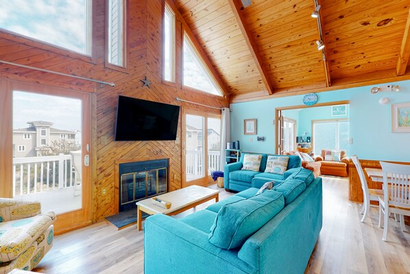 Fernseher, Kamin, DVD-Player