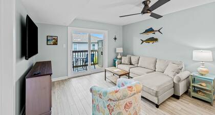 2BR ocean-side condo with balcony & beach access