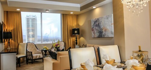 900 sq ft Villa with Jacuzzi Tub at Westgate Las Vegas Resort and Casino F1 Week